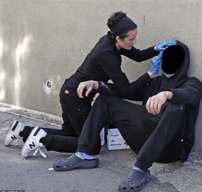 noauan's tweet image. this is for @halsey 
thank you for giving a shit and putting your life at risk as you go to those front lines , protest for justice and treat the wounds of many even tho no one fucking asked you to. that makes you a hero. and i wish those with a platform would do fckn more.