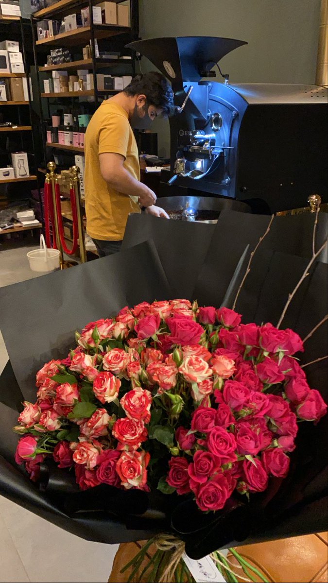 كان يجب علي ان لا أعرفك الآن 

وكان أيضاً عليك..
أن لاتفتح للأشواق على قلوبنا ألف باب 

وكان يجب أن يكون حبنا كاملاً 
لاتفصله المسافات والبيوت والحيطان 

<a href="/ahala_14/">عبدالله المطيري</a>