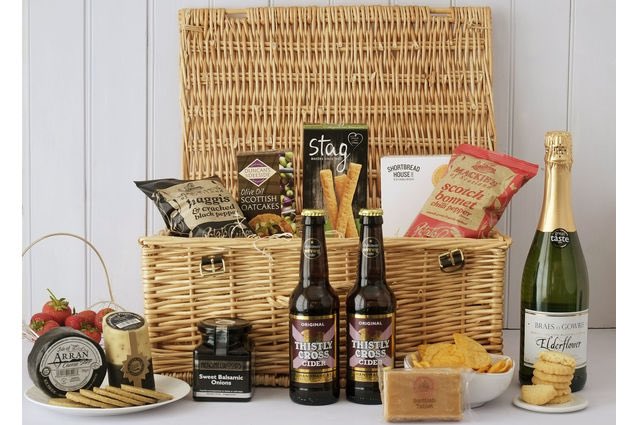 folknstory's tweet photo. *FOLLOW &amp; RETWEET*
Brand new #Competition celebrating fantastic Scottish produce. Follow and RT for your chance to win ‘A Picnic Made in Scotland’ Hamper in our new #Scottish #Giveaway 
18+ &amp; UK Only E: 1/7 https://t.co/mNbMfp7vZ1