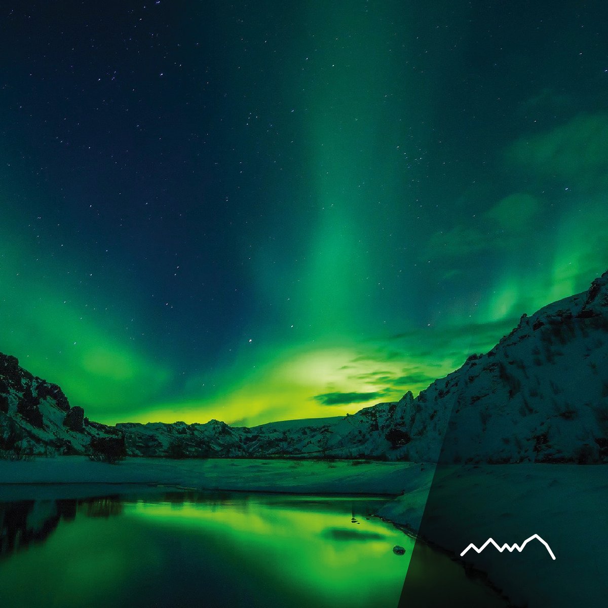Espectaculares las auroras boreales. Juego de luces, atmósferas singulares y únicas. 
#espiquer #landscape #paisajes #paisajesnaturales #naturaleza #travel #fotografia #mountain #montaña