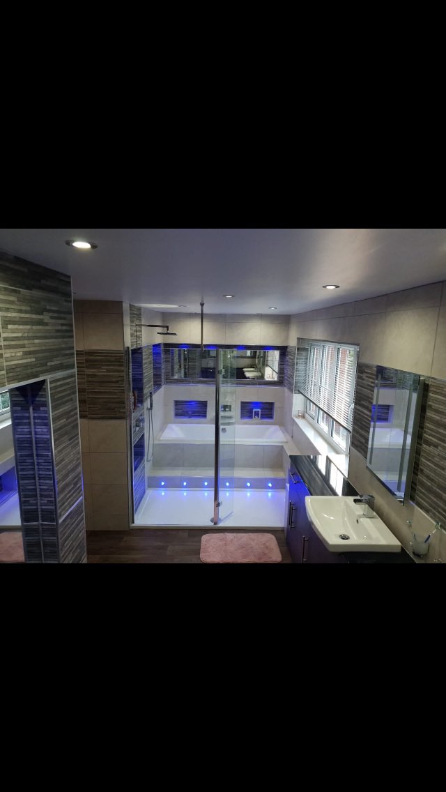 DR_Electr1cal's tweet photo. Check out these cheeky snaps of a recently completed en suite for a customer. #ensuite #ensuitebathroom #luxury #drelectrical #thedoctor #anothersatisfiedcustomer #bluelights #ceilingspeakers #ledlights https://t.co/yfKl6ApD1h