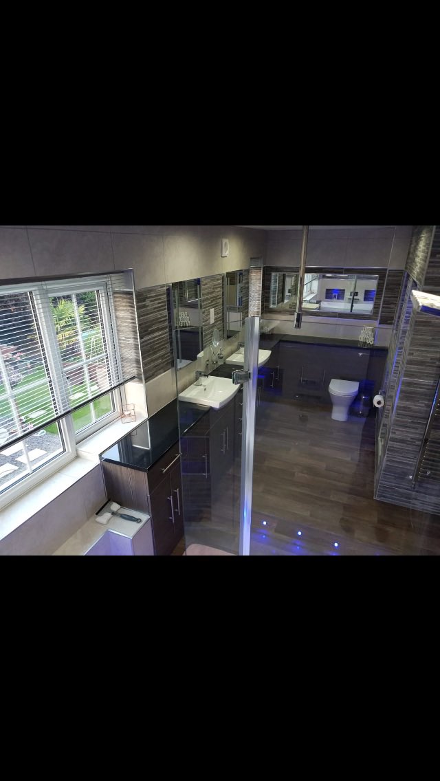 DR_Electr1cal's tweet photo. Check out these cheeky snaps of a recently completed en suite for a customer. #ensuite #ensuitebathroom #luxury #drelectrical #thedoctor #anothersatisfiedcustomer #bluelights #ceilingspeakers #ledlights https://t.co/yfKl6ApD1h