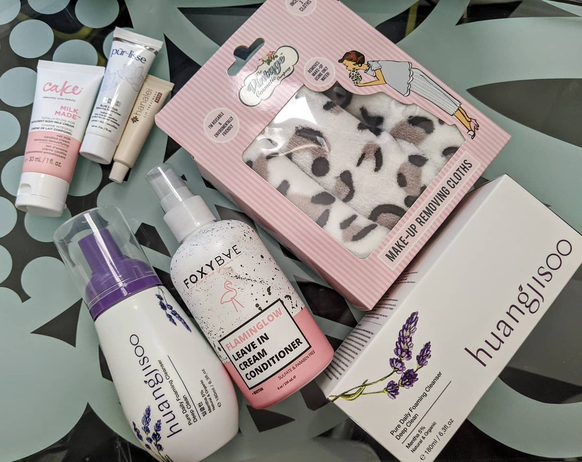 LuiisaMua's tweet photo. Got my @IPSY deal of the day 😍
And I love EVERYTHING 😍😍😍
Products I got
@thevintagecosco makeup remover cloths
@FoxyBaeHair leave in conditioner
huangjisoo foam cleanser
@cakebeauty body milk
@purlisse moisturizer
@hanaleicompany lip mask
#ipsy #ipsygetthatglow #ipsybag https://t.co/m2qK0rsGZP