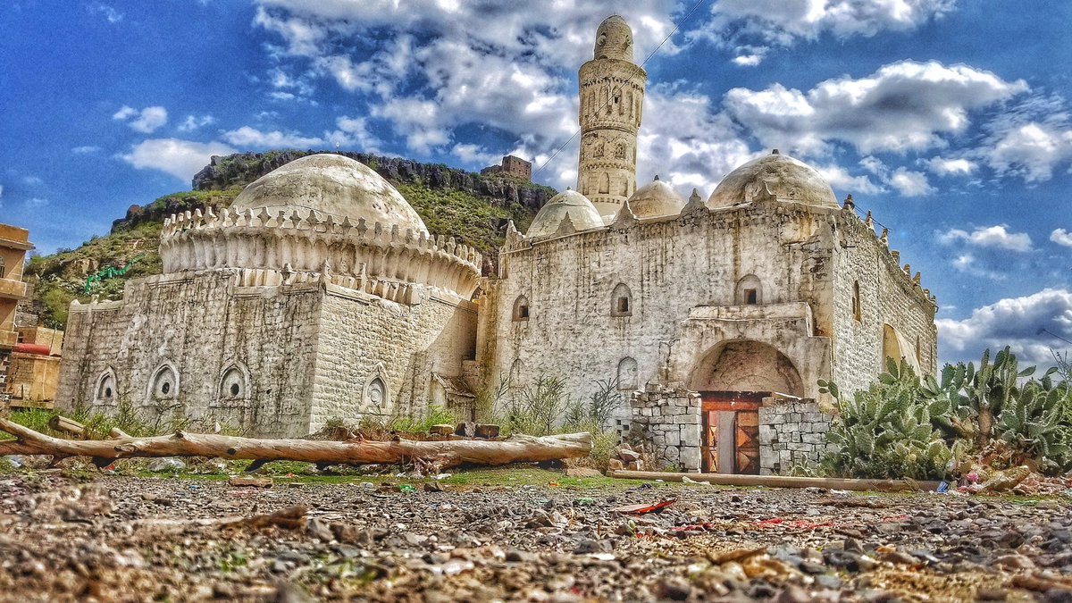 معالم تاريخية يمنيه... 
مسجد (الإمام الجماعي) منطقة (الضالع)
#اليمن 
#محافظة_الضالع 
#محافظة_أب
#بالتلفون