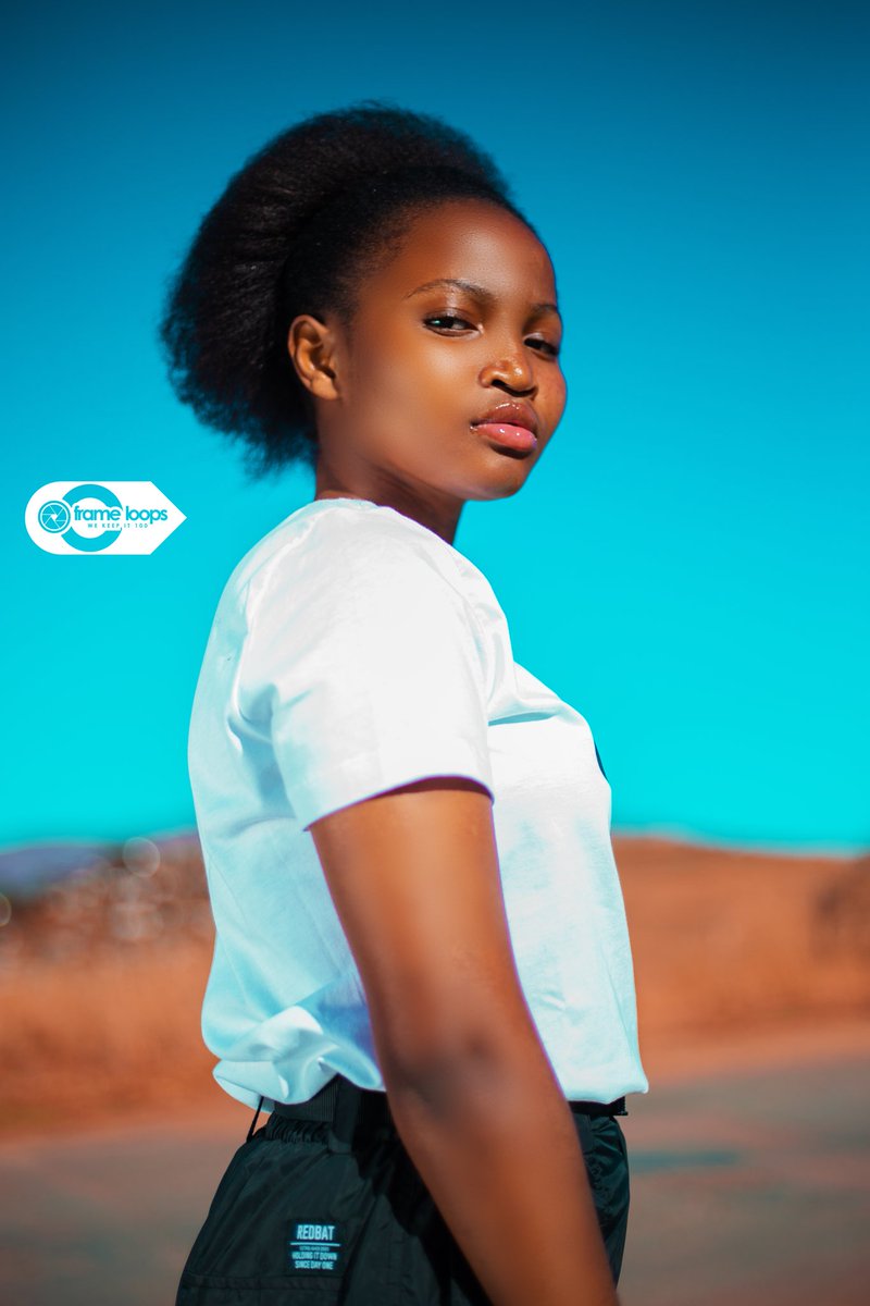 frameloops's tweet image. #beautiful #dolar #portraitphotography