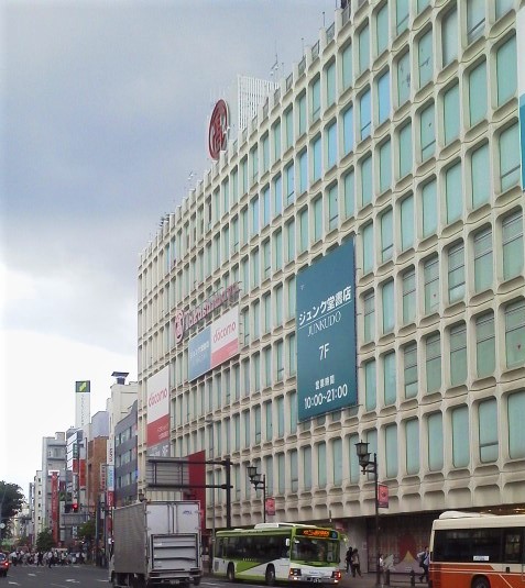 Ioannes Baptista On Twitter 大宮駅東口 闇市発祥の繁華街で再開発も進まず街並みは昭和のまま 高島屋のレトロなビルも味わい深い 繁華街の規模は西口よりもはるかに大きい 北関東住民の繁華街という側面も持つ 特に夜はガラの悪い街 埼玉県 埼玉