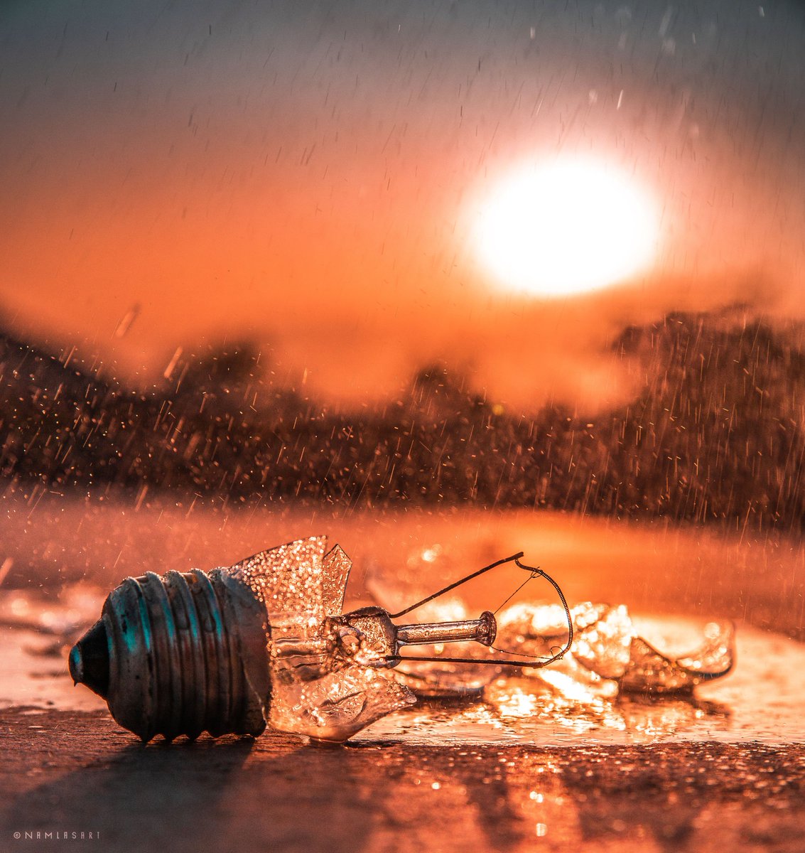 namlas101's tweet photo. Hashar asa howa kay,
Saans ati rahi,
Sakoon jata raha!🔥
--
https://t.co/D4YjlMmyh0
--
Editing tutorials/presets:
https://t.co/HNTQW9QXAl
--
#namlasart #namlasroutine #creativelockdown https://t.co/nwCi2iCHig