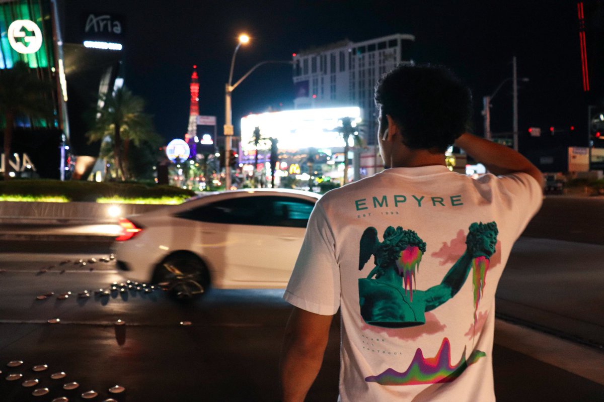 SignUp4KOs's tweet photo. Vegas is my playground ๐๐พโโ๏ธ๐ #FreeTheGoons ๐ฟ #FuckThePigs ๐ท๐จ https://t.co/rXxyVZrRxs