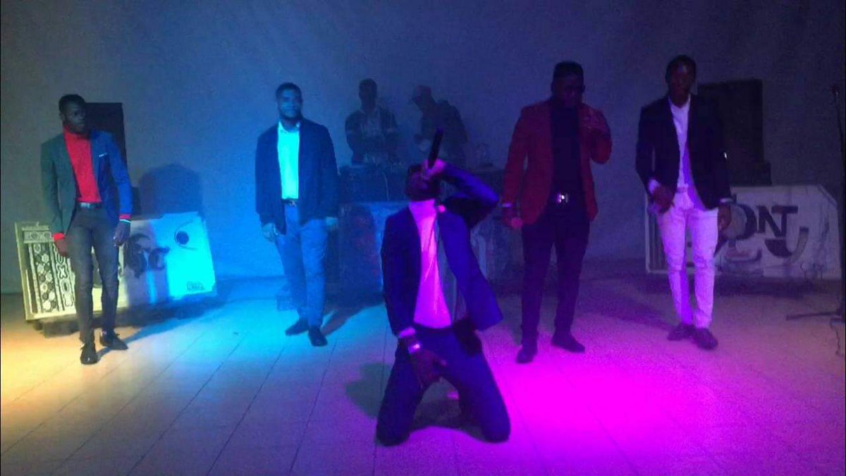 AfonsoSerafim2's tweet photo. To give right, you have to feel the music ❤
#GoldTeam / #GoldNiggas
#BetterToBetter
#VidaInjusta ⏳ https://t.co/7ngOfMDtKf