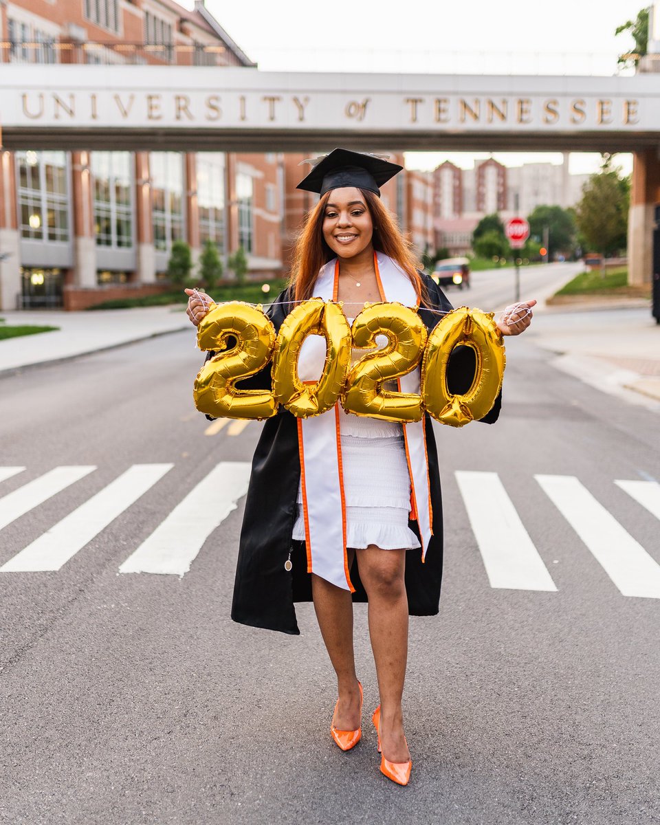 atriptoLA's tweet image. Congrats to the #Classof2020 even though the rest of our senior year didn’t pan out the way we wanted it to, we made it! 🎉🎓 #UTGrad2020 #UTKGrad2020