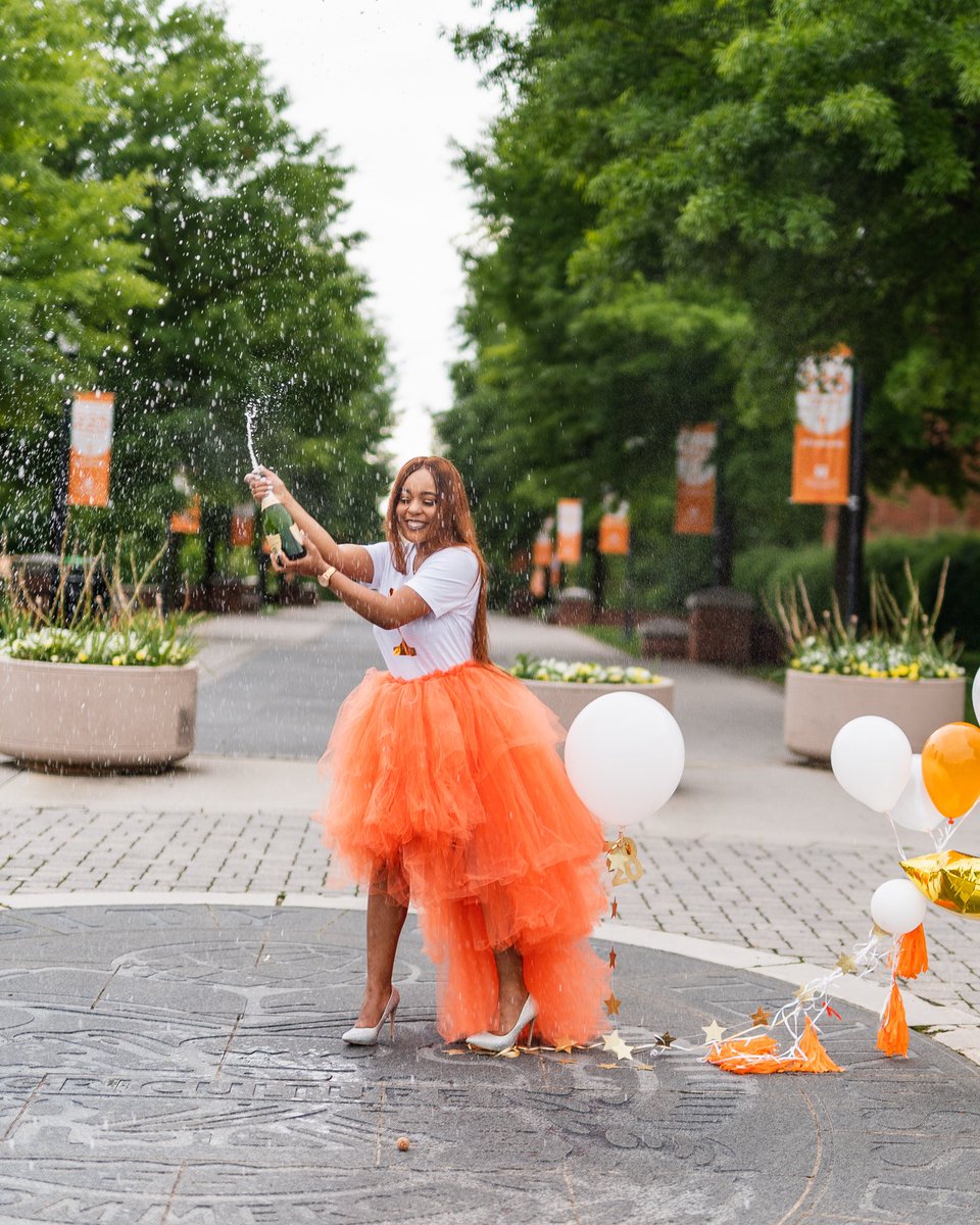 atriptoLA's tweet image. Congrats to the #Classof2020 even though the rest of our senior year didn’t pan out the way we wanted it to, we made it! 🎉🎓 #UTGrad2020 #UTKGrad2020