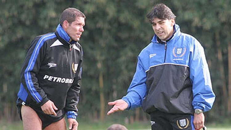 "Conociéndolo a <a href="/Simeone/">Diego Pablo Simeone</a>, uno ya sabía que iba a ser un gran entrenador. No me sorprendió el éxito que tiene como entrenador porque ya se lo veía venir" - <a href="/GDRivarola/">Guillermo Rivarola</a> en vivo en <a href="/radioracingshow/">Radio Racing Show</a>