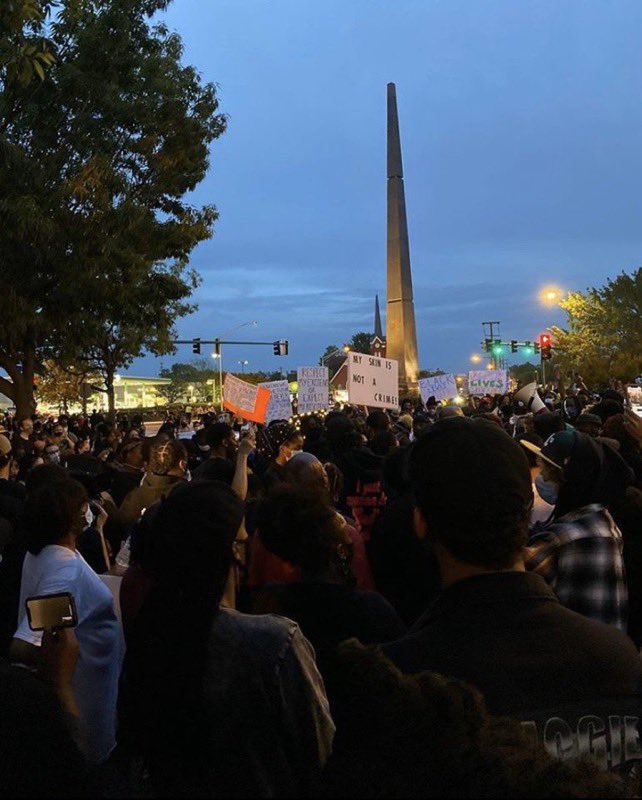 ODU’s Greek Life shares the sorrow and gives their support to George Floyd and his family. 

These pictures are from the PHC, MGC, and NPHC with their respective members supporting the peaceful protests.

We stand together to have our voices heard.
#blm #georgefloyd #icantbreath