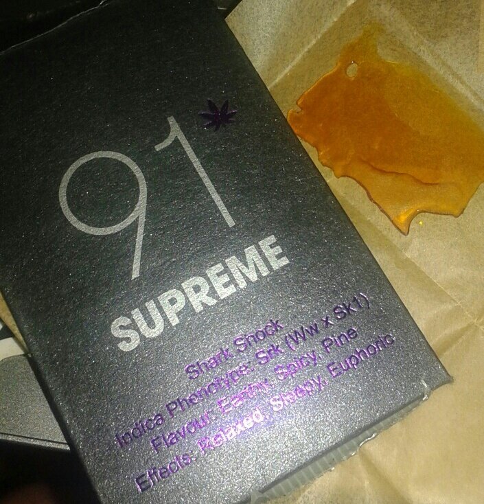 NewLiftedBros's tweet photo. Hey guys, Travis here. Finally home from work, and what better to unwind than with some #SharkShock shatter from @91supremebrand. It gets you #rocked!

#shatter #extracts #relaxation #StayLifted https://t.co/H3MuxHorfr https://t.co/KbkG9oim6v