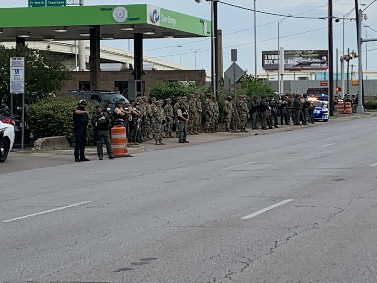 StevenDialFox4's tweet photo. Protesters found a loophole in the Dallas curfew. The courthouse building is just outside of the boundary line. Across the street is law enforcement and the National gaurd. @FOX4 https://t.co/1y0e1jyw4N