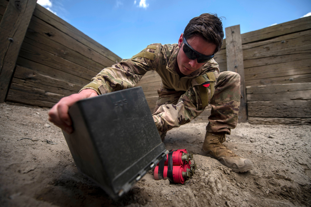 SpecWarAirmen's tweet photo. Who knows what a "Coffer Dam" is?   Also what are the red grenades?  Clue......Ther....   EOD out of Shady J / "Seymour Johnson, AFB finishing up a large training exercise.  #sjafb #usafeod #thermite #cofferdam #usairmen #fireinthehole #hurtlocker #specialwarfareairmen https://t.co/9tZMTnO7v5