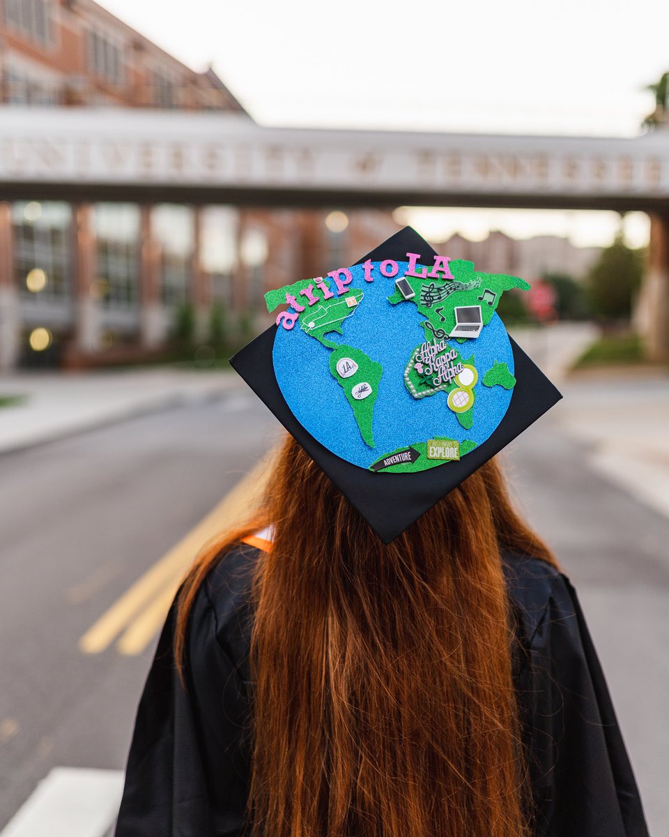 atriptoLA's tweet photo. Issa brand. Issa perception. I wanted my graduation cap to display everything I love & that I’m passionate about. I wanted to provide a look into my 🌍. “atriptoLA” represents me & my creativity that I put into my businesses. More to come... So let’s take a trip ✈️ #atriptoLA https://t.co/CorOGjn7zm