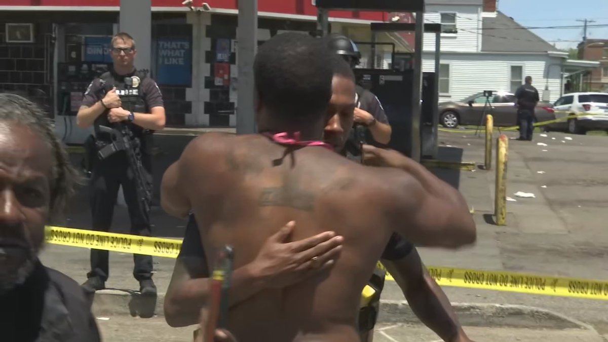 JSchipperWDRB's tweet photo. IMAGES: police and protesters hug in Louisville, KY on Monday. @WDRBNews #LouisvilleProtest #BreonnaTaylor #DavidMcAtee https://t.co/1Rt39iuc3h