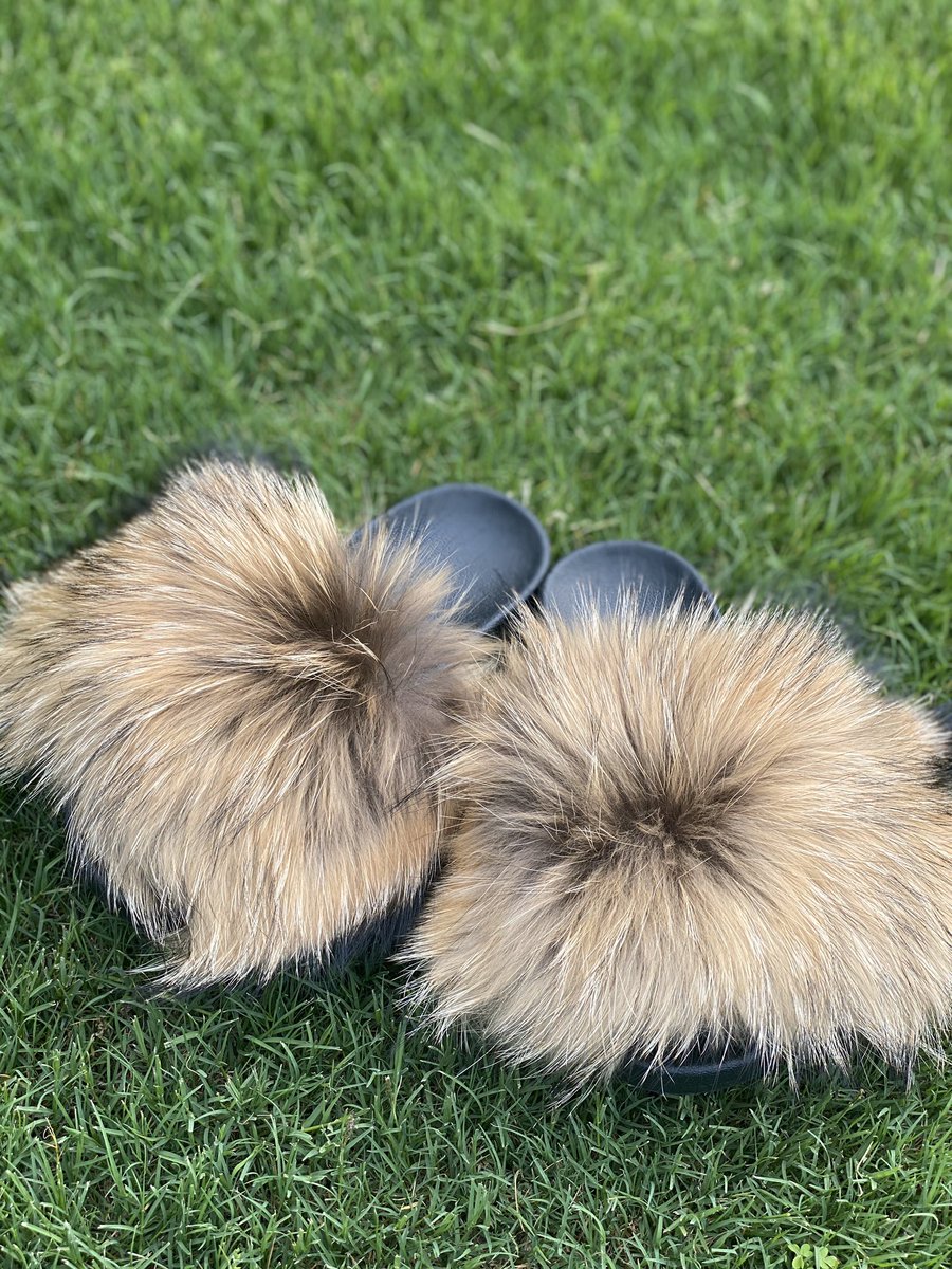 ShopPoshBabe's tweet photo. FLAT WHERE?! 
Luxury High-Quality Fur Slides 🦨. 
Now Available at Chocolate Luxuries 💎. 
DM me to ORDER! $55 🖤
Website will be up tomorrow!
https://t.co/AtVptpJpXj https://t.co/q14EtCfdTy