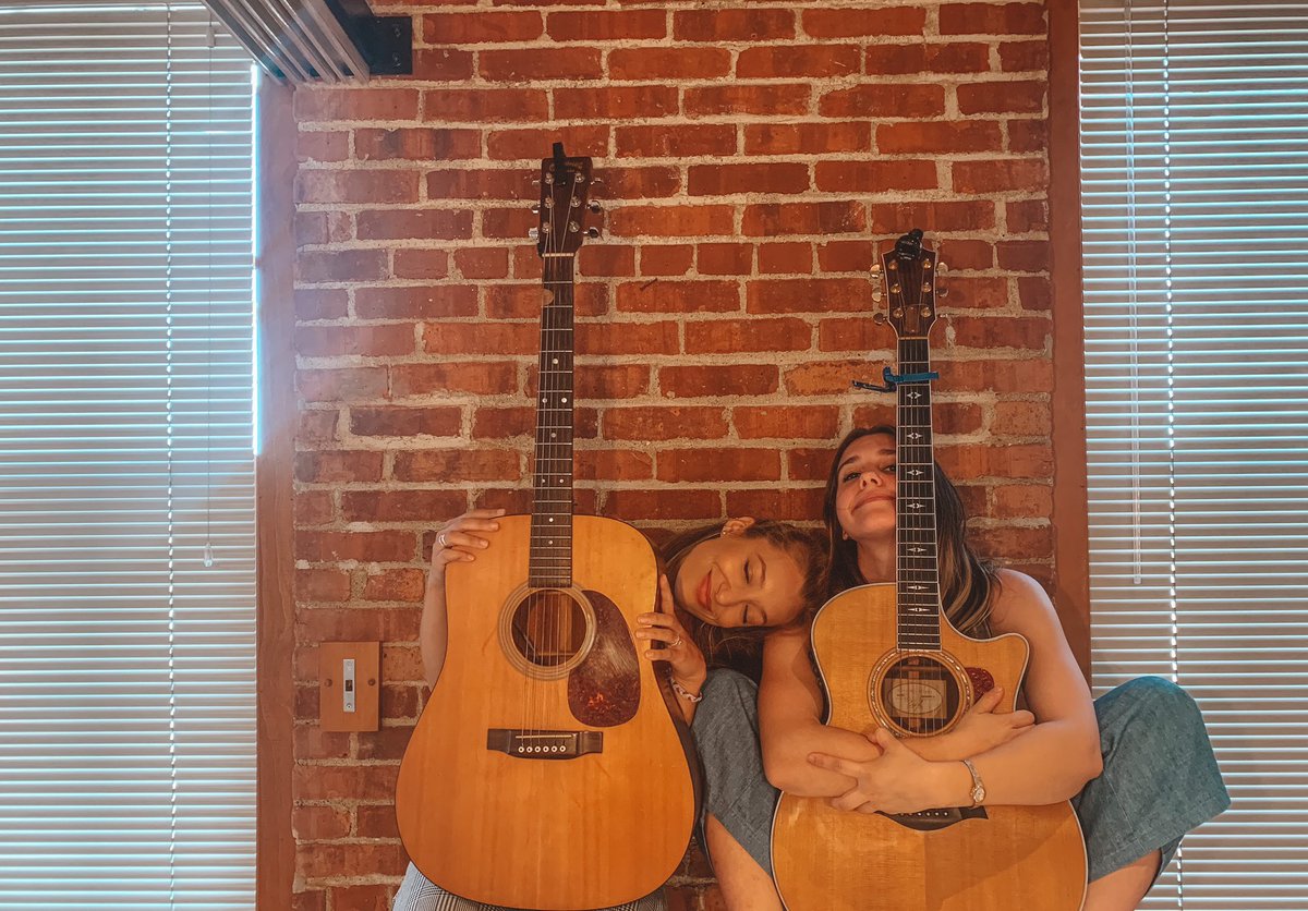 Sup, Monday. 
:
Sending y’all love out there 💛