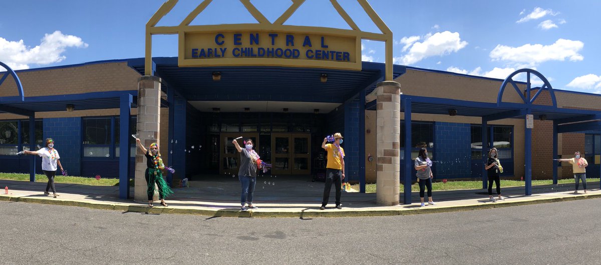 MariaAGioffre's tweet photo. @deptfordschools Day 1- PreK’s Pick Up and Wave Parade - Our hearts are full... seeing our little ones,  a surprise—chalk messages from students! Lots of fun with bubbles, dancing, “virtual hugs” and more! 💙 #CECCTogether https://t.co/XciAXNxgP0