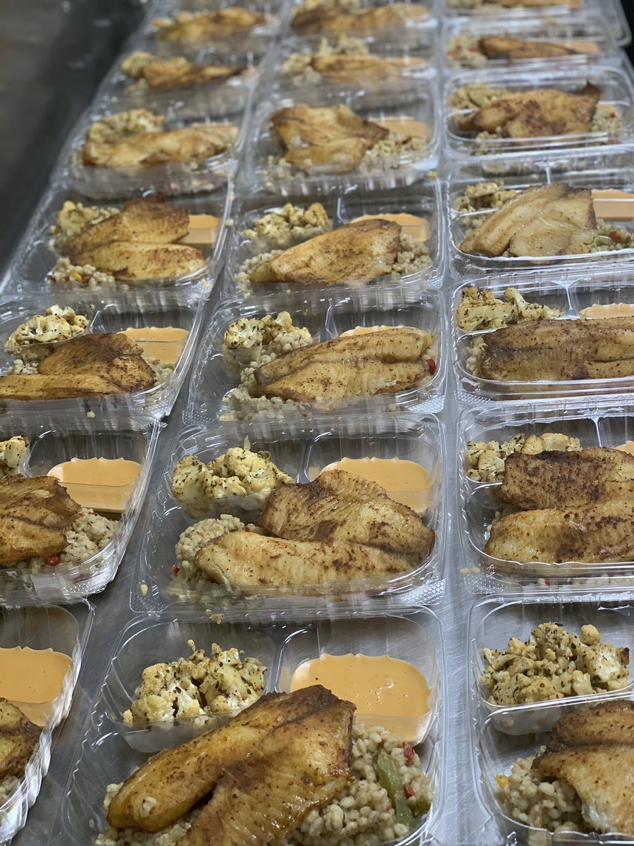 Leonyc6's tweet photo. me and my co-worker made 400 meals &amp; 200 trays of desserts for protestors in brooklyn who may not be able to have access to food during these chaotic times ✊🏼✊🏿gotta do whatever we can to help https://t.co/RuMunUsYnP