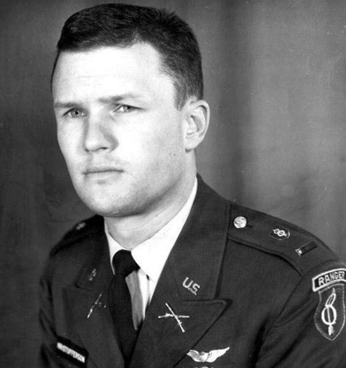 Traces Of Texas On Twitter Lieutenant Kris Kristofferson Army Airborne Ranger And Aviator Mid 1960s My Ex Girlfriend Thought He Was The Sexiest Man Alive She D Tell Me That She Loved Me But I wanna be an s.f. lieutenant kris kristofferson army