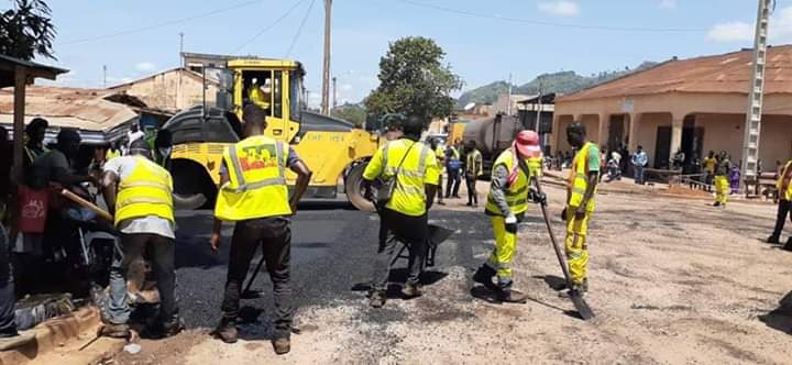 DRhdp's tweet photo. Infrastructure Routière : #Bitumage de la ville de #Man ! Côte-d’Ivoire se fait sentir à travers les activions de développement partout dans le pays grâce à la vision de notre chef du Gouvernement, @AmadouGon Coulibaly.
@DRHDP🇨🇮 https://t.co/UODe0NdYXf