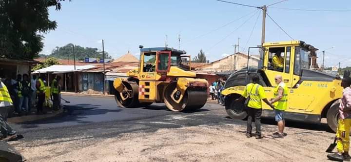 DRhdp's tweet photo. Infrastructure Routière : #Bitumage de la ville de #Man ! Côte-d’Ivoire se fait sentir à travers les activions de développement partout dans le pays grâce à la vision de notre chef du Gouvernement, @AmadouGon Coulibaly.
@DRHDP🇨🇮 https://t.co/UODe0NdYXf