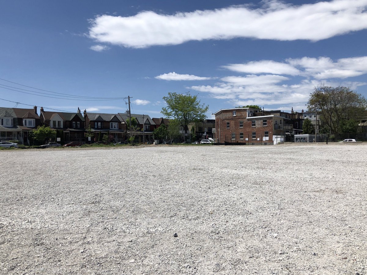 There’s no better place for social distancing than Bloordale Beach! Gorgeous out there today. Totally worth the trip.  #tourismtoronto  #actualbeach  #bloordale