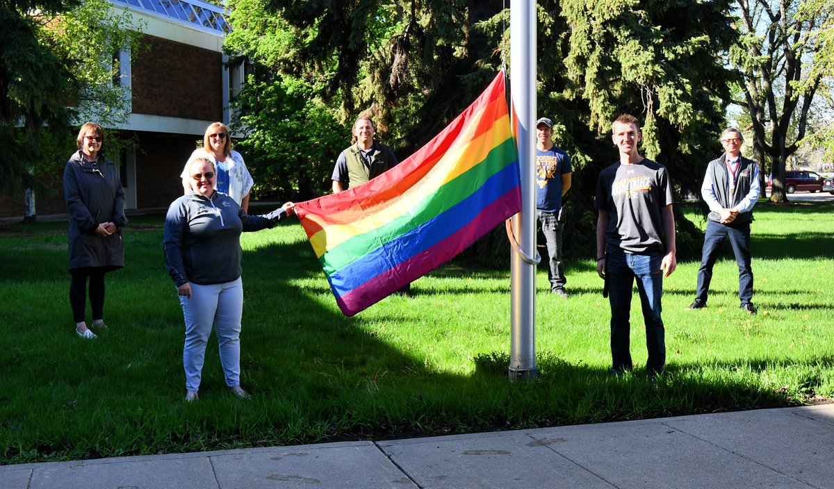tr_trix's tweet photo. Very proud to be a small part of this day @OldsCollege . The world is hurting in a lot of ways right now &amp; I take pride that this is a place where everyone is welcome to work, study &amp; visit no matter your race, sexual orientation or religious beliefs.  #OCFamily #PRIDE2020 https://t.co/SpmXT60GlA