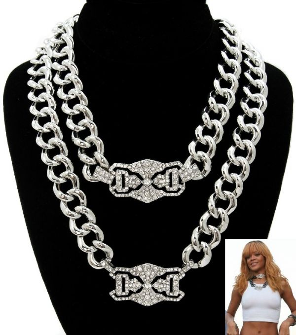 Double pendant ID chain necklace as seen on Rihanna. 
• Designer inspired look
•Light weight
•Great for both day and night look 
Material: Rhodium
Size: 18 inches
We ship worldwide
Payment via PayPal or via website
sosexyfashion.com/rihanna-id-dou…