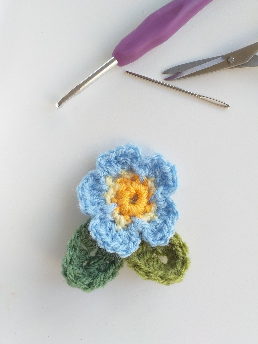 So pleased to start #DementiaAwarenessWeek2020 off with my fundraising facemasks and crochet forget-me-nots. Raising awareness and funds for @alzscot