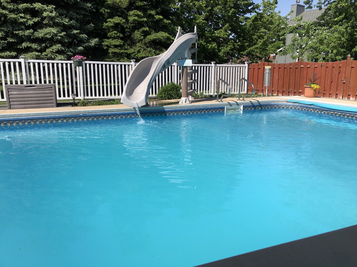 DarylRitchison's tweet photo. An empty pool and a 97° temp in the backyard. #socialdistancingproblems. https://t.co/ZZVvoHRjfj