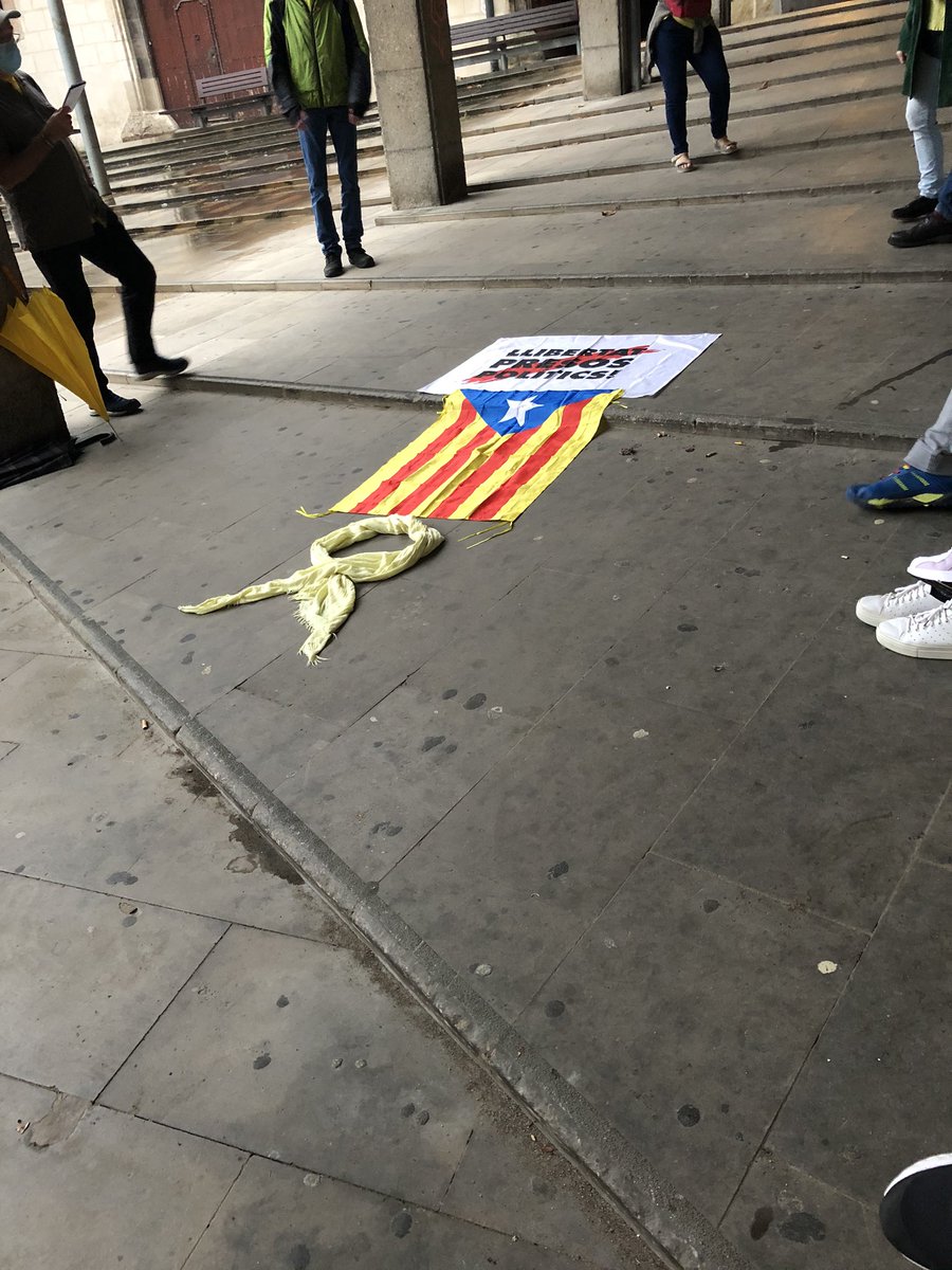 Avui hem tornat a trobar-nos guardant les distàncies però en matèria de drets i llibertats no cedirem ni un metre. #Independència #freethemall