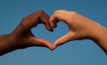 mdaswani's tweet photo. Ser racista no es una opción. Es una vergüenza.

#SpainDoesNotSupportTrump https://t.co/D5PxELynm1