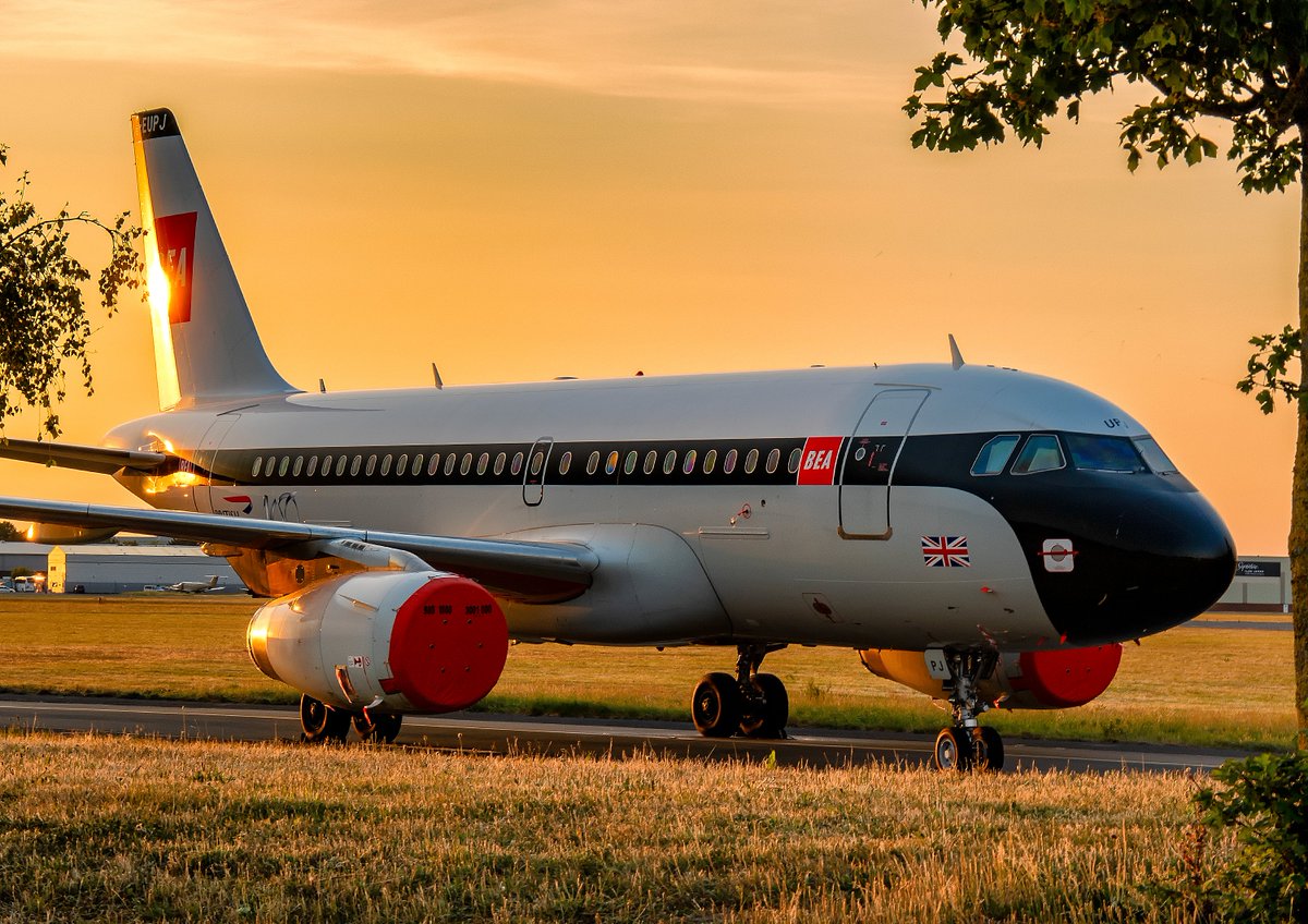 BmthChris's tweet photo. @British_Airways Your retro 319 looks stunning in this evenings sunset! #airbus #sunset https://t.co/psB1Lv1lVo