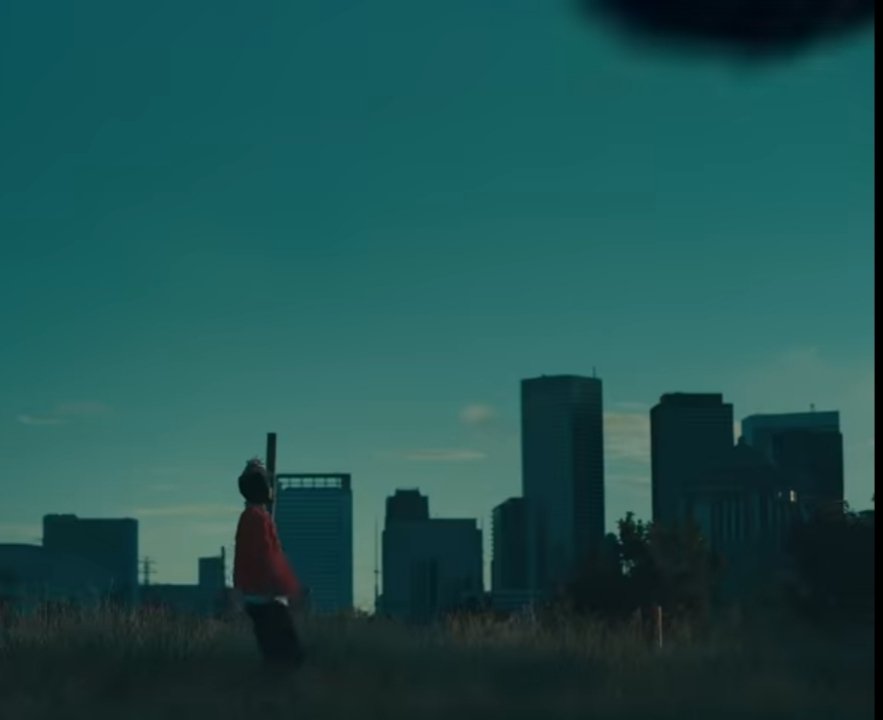CruzitoSinner's tweet photo. En el video de Sicko Mode donde participa Drake podemos ver en el minuto 4:23 como es aplastado a un chico demasiado parecido a Xxxtentacion con una gigantesca roca y esto abre nuevas señales sobre la muerte de X
#Anonymous https://t.co/r0hzcl4Cqn