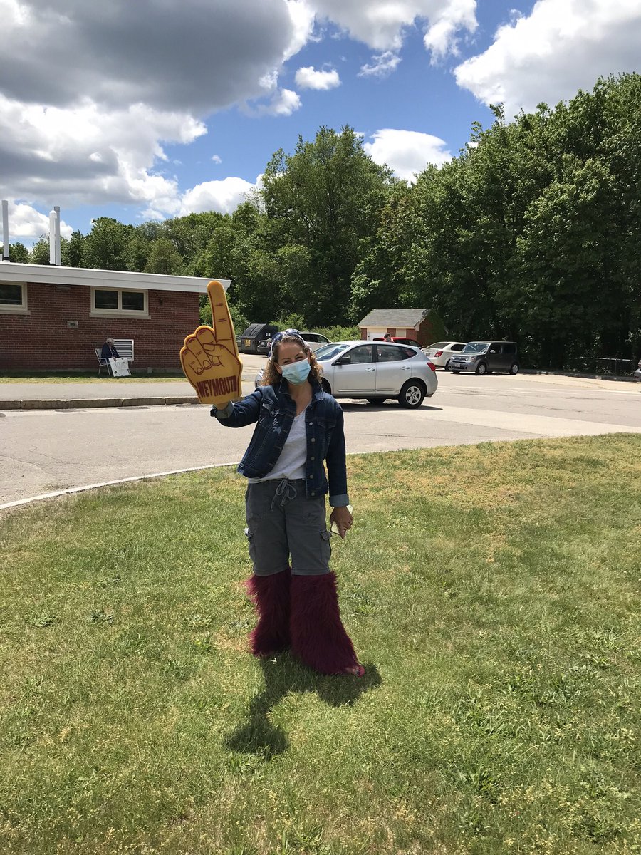 SeachPrincipal's tweet photo. Fun day today at Seach School!  All of our Seach Seniors drove in to get their cap and gowns and left with some wonderful gifts from the district.  Way to go seniors!  And a great representation from past and present teachers and staff.  Weymouth Proud!#seachroars https://t.co/QpcomnlxCc