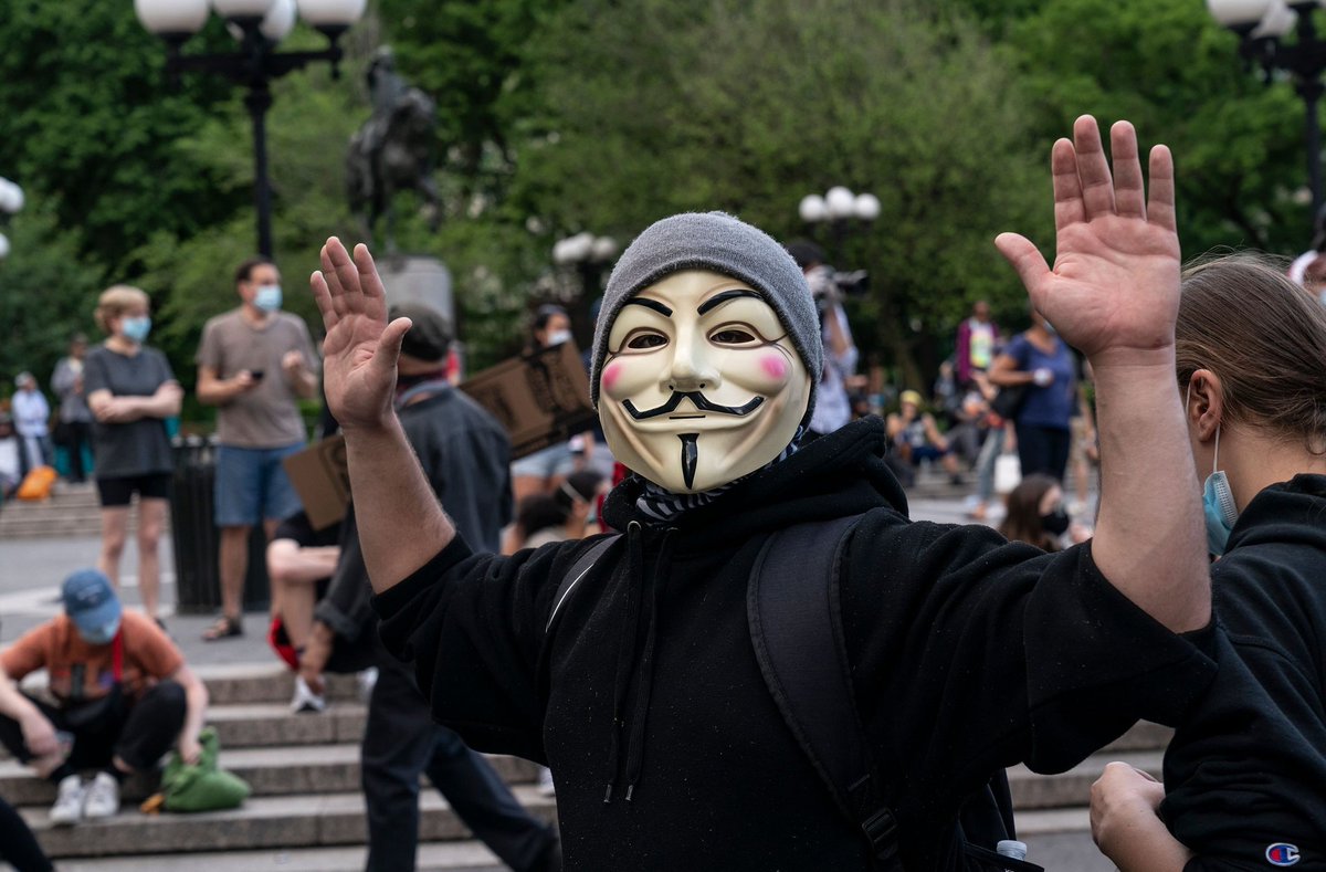 YourAnonTV's tweet photo. We control the internet and the streets. Expect us. #OpWakeUp #Anonymous #BlackLivesMatter #OpFloyd #protests2020 https://t.co/FpcSmR8ozH