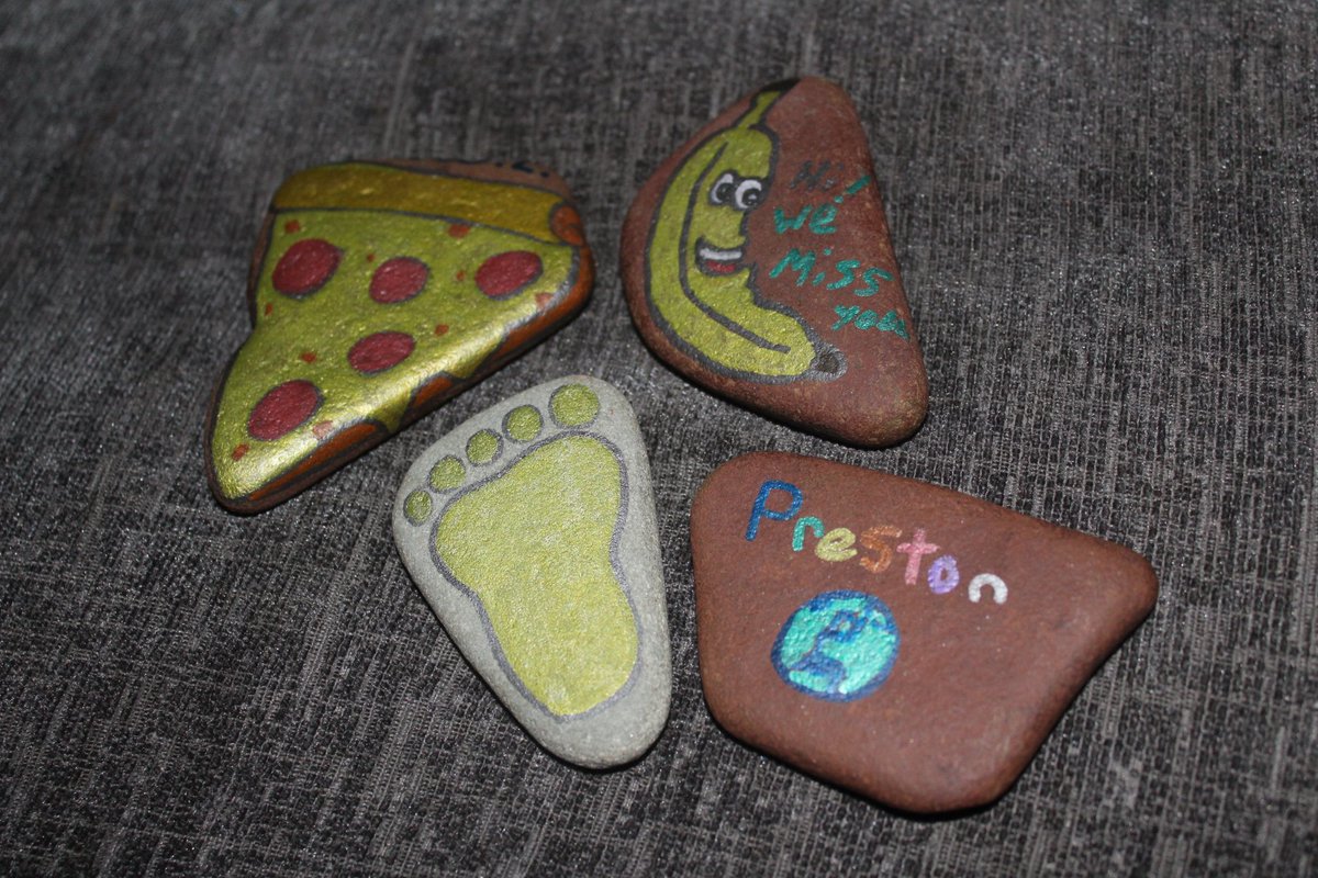 NatalieLogan9b's tweet photo. Rock designing with my oldest babies 😁 trying to get them to find their creativity and artistic skill's lol, maybe one of my kid's will love art as much as me lol 🤣 #PrestonLogan #AlexLogan #RoccoLogan #designingrocks #Pizza #banana #world #footprint #freehand @pathheadprimary https://t.co/sp3bU3iJav