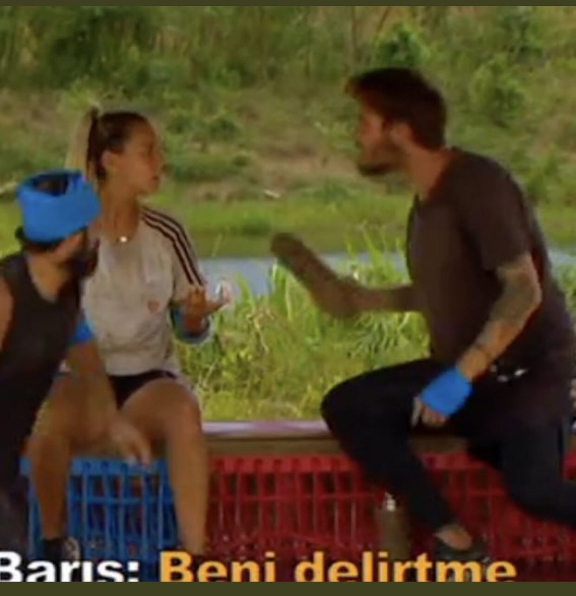 Biraz hakkaniyet adalet duygunuz varsa Yasin’i yerden yere vurduğunuzda  barış özür dilesin yeter diyen insanlar orda senin karın kızın yada kız kardeşin olsaydı bile hala aynışeylerimi  söylicektinizz ekstra masasında haksızlık konuşuluyor hala 😡#survivior2020 #survivorekstra