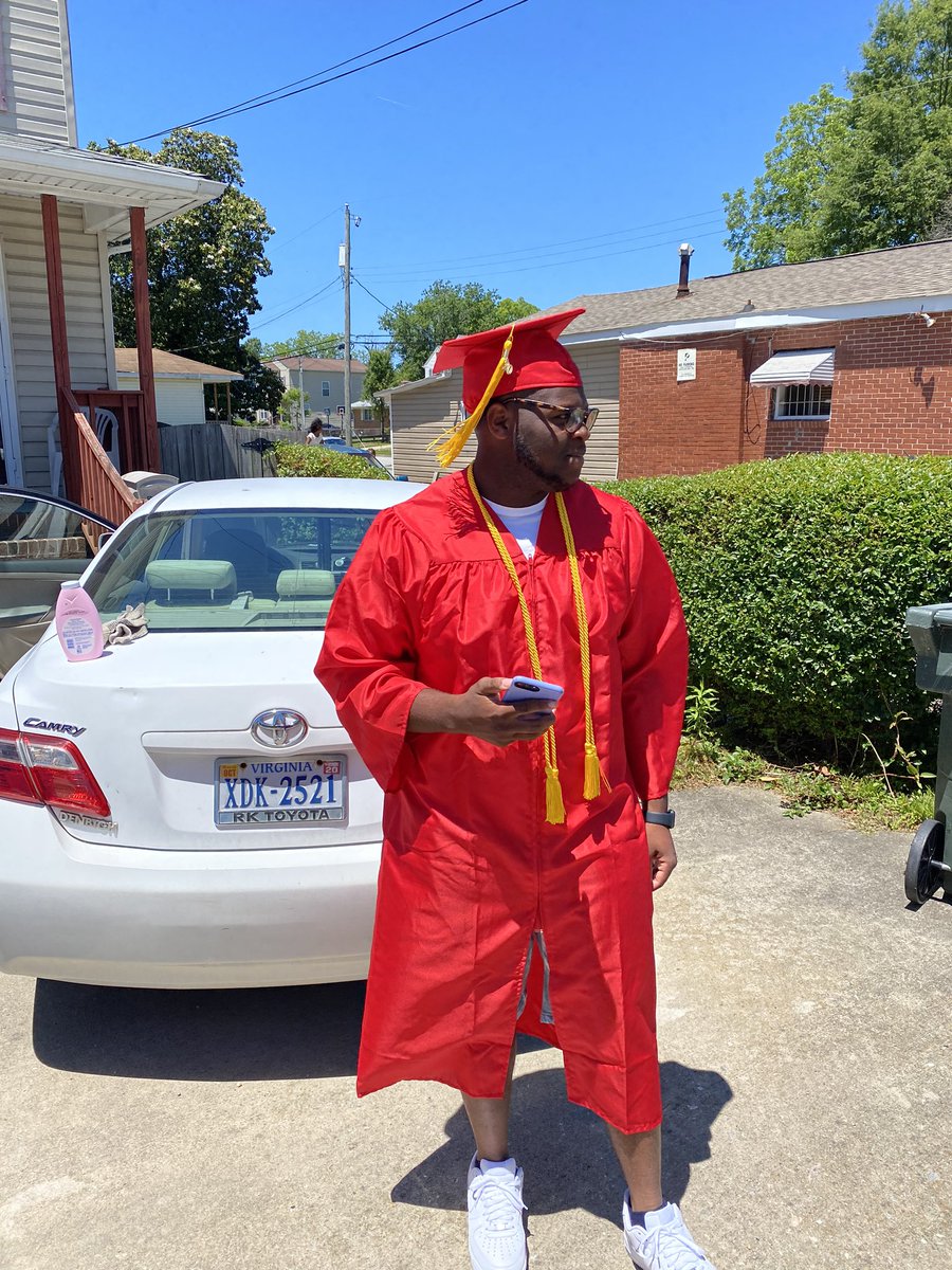 514qw_dee's tweet photo. Mane this a dream come true despite not being able to Graduate and actually walk the stage I still the same excitement.. thanks to everybody that’s been in my corner all the way thru... ❤️❤️ #deeout https://t.co/EHFyKT6wor
