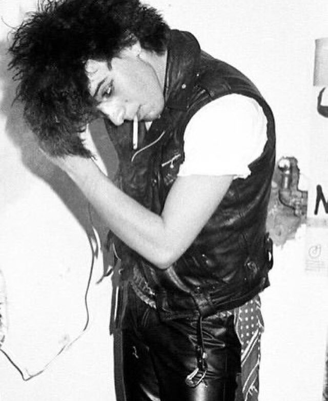 Happy birthday simon gallup! 