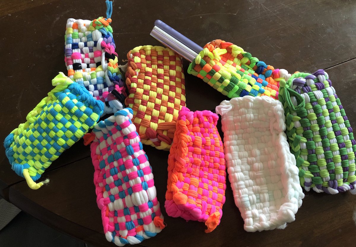 crochetchik's tweet photo. Pencil holders made by my daughter from weaving looms and crocheted pillows made by me @SueSerioFox29 #Fox29GoodDay #whatchamaking #craftingisourtherapy #spreadingkindness #kindnessmatter https://t.co/QDmf8OeASk