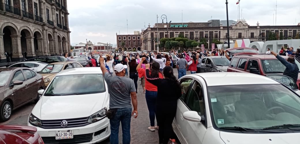 chavitaprepa82's tweet photo. #Caravana1oJunio #SEI #CNTE #MMCRE #UJR Nos retiramos de la Plaza de los Mártires en #Toluca Pero regresaremos hasta que el Gobierno de @alfredodelmazo cumpla con las justas demandas educativas del magisterio mexiquense! Hasta la Victoria Siempre!! @lhan55 @julioastillero https://t.co/2RC3Hn0mqe