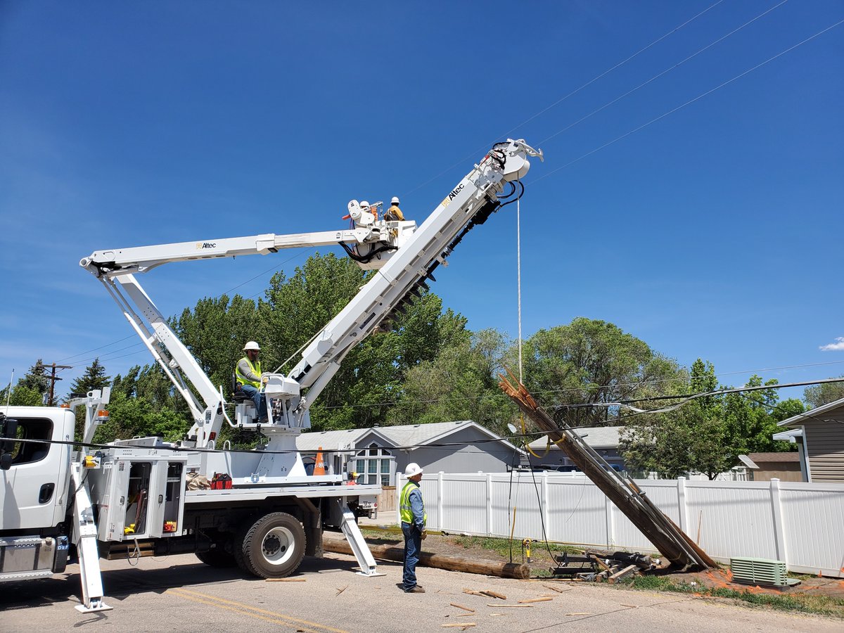 heberutahpower's tweet photo. Thank you for everyone's patience today as crews worked to safely restore power after a truck demolished a pole and caused most of #HeberCity to be without power. #PowerRestored #ThankALineman #PoweringStrongCommunities #PublicPower https://t.co/u7jMMCaPbO