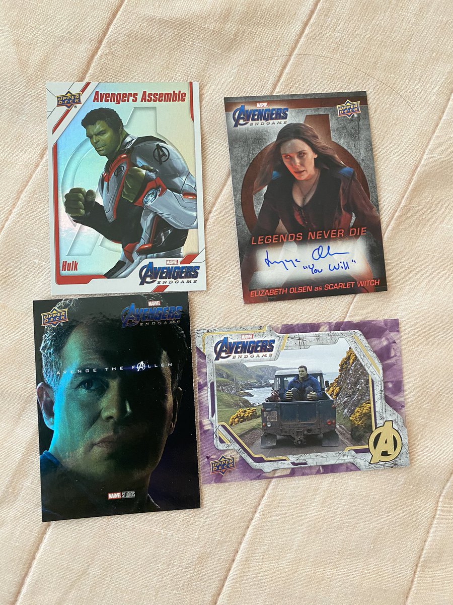 インスク入り‼️ エリザベスオルセン MARVEL アベンジャーズ 直筆