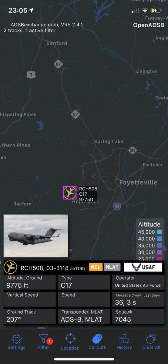  Hace escasos minutos un C-17A Globemaster III habría desplegado de la base aérea de Pope. Se cree que podría estar transportando 250 soldados de la policía militar a Washington DC.