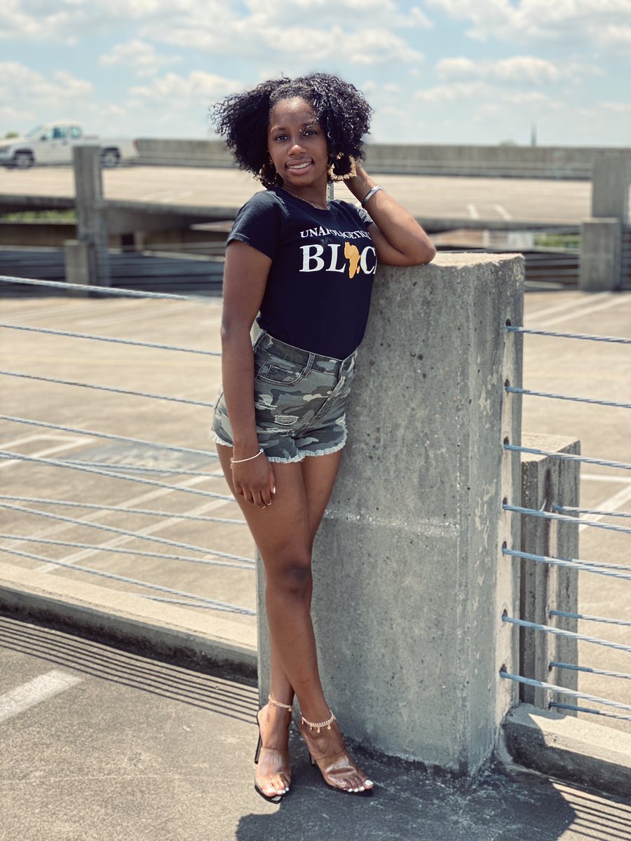 _ittybittynae's tweet photo. 🖤🤎🖤🤎🖤🤎
“I’M BLACK
I’M BEAUTIFUL 
I’M SMART TOO” 
🤎🖤🤎🖤🤎🖤 
My great grandfather instilled this in me as he told me his stories of him being a black panther. At one point, this was my daily affirmation.. I would look in the mirror and say it loud &amp; proud. 🤎✊🏾🖤🐐🤎🙏🏾🖤 https://t.co/bcIDRsW2bA